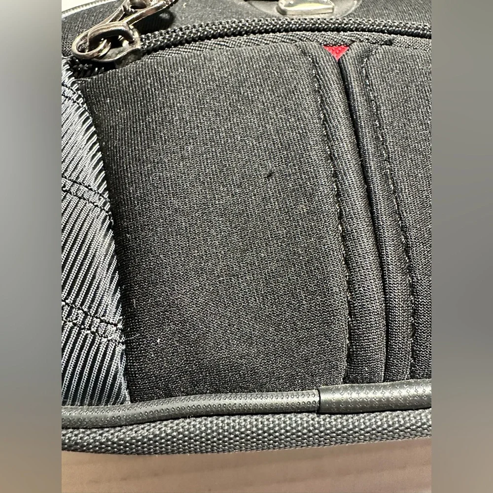 Wenger Swiss Gear The Sherpa LG Cam CSE Neopro‎ Medium Padded Camera Bag Black